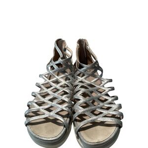 Wishbone Silver Curia Suede Perla Sandals